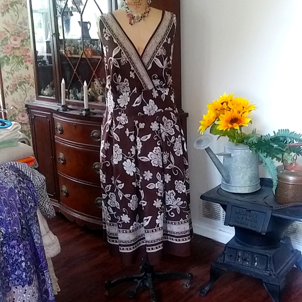 Brown/ beige maxi dress. Size 22w, from Studio 1.